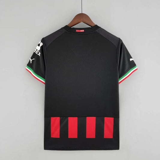 Camiseta de fútbol local del AC Milan 2022/2023
