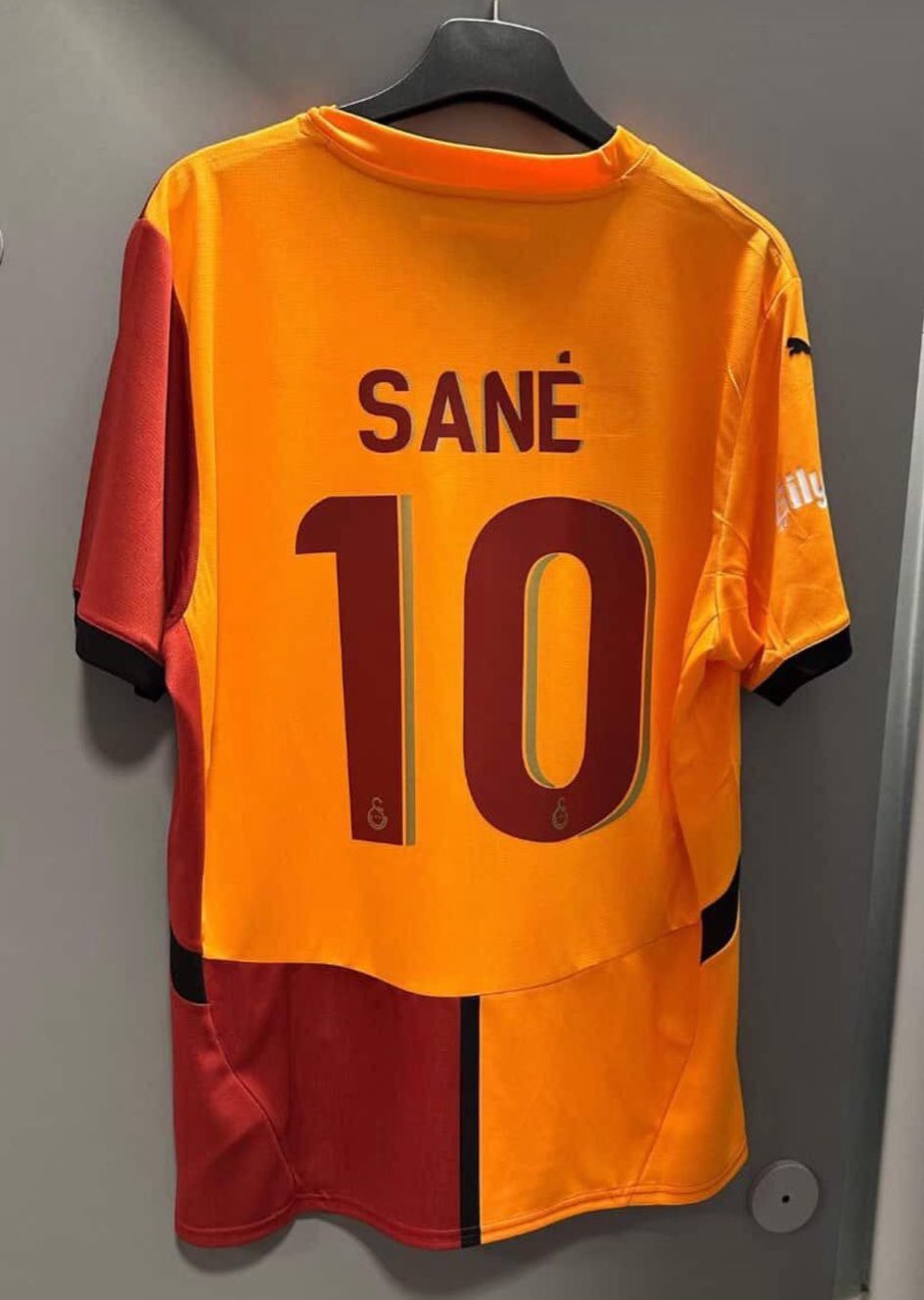 Sané #10, Maglia Galatasaray casalinga 2025/2026