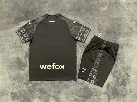 Maglia e pantaloncino da calcio da trasferta del Milan 2023/2024, per bambini