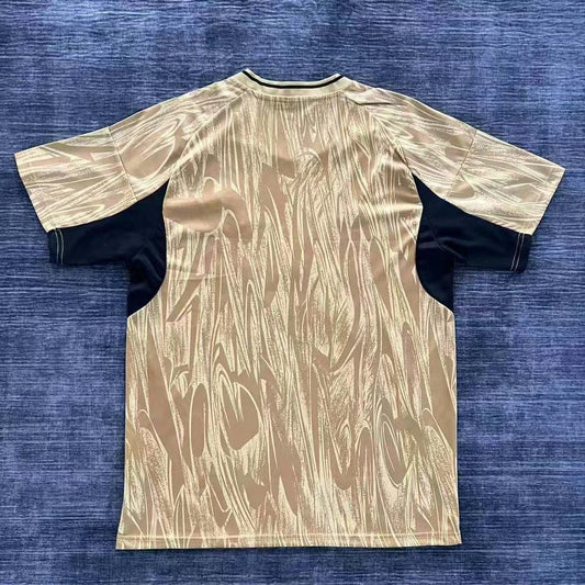 Maglia da calcio dorata edizione speciale del Real Madrid 2025/2026