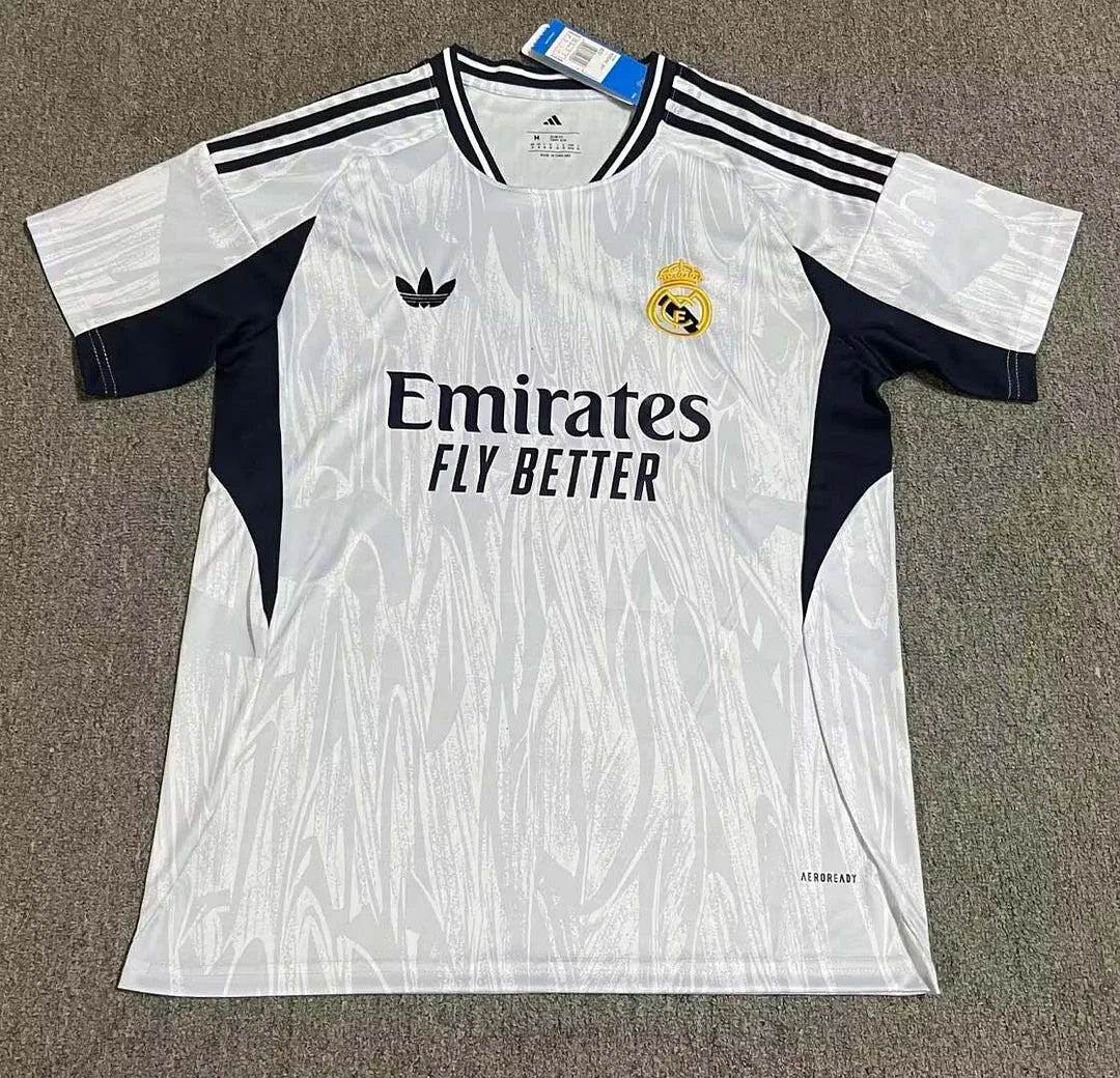 Maglia da calcio bianca edizione speciale del Real Madrid 2025/2026