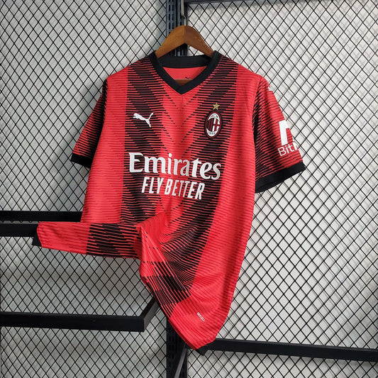 Camiseta de fútbol local del AC Milan 2023/2024