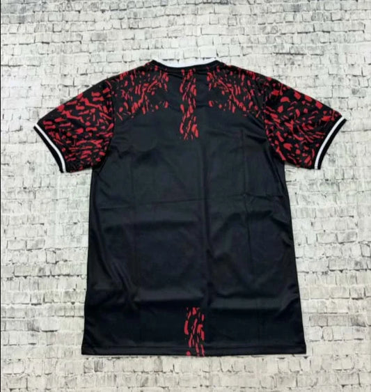 Maglia da calcio nera e rossa edizione speciale Barcellona 2024/2025