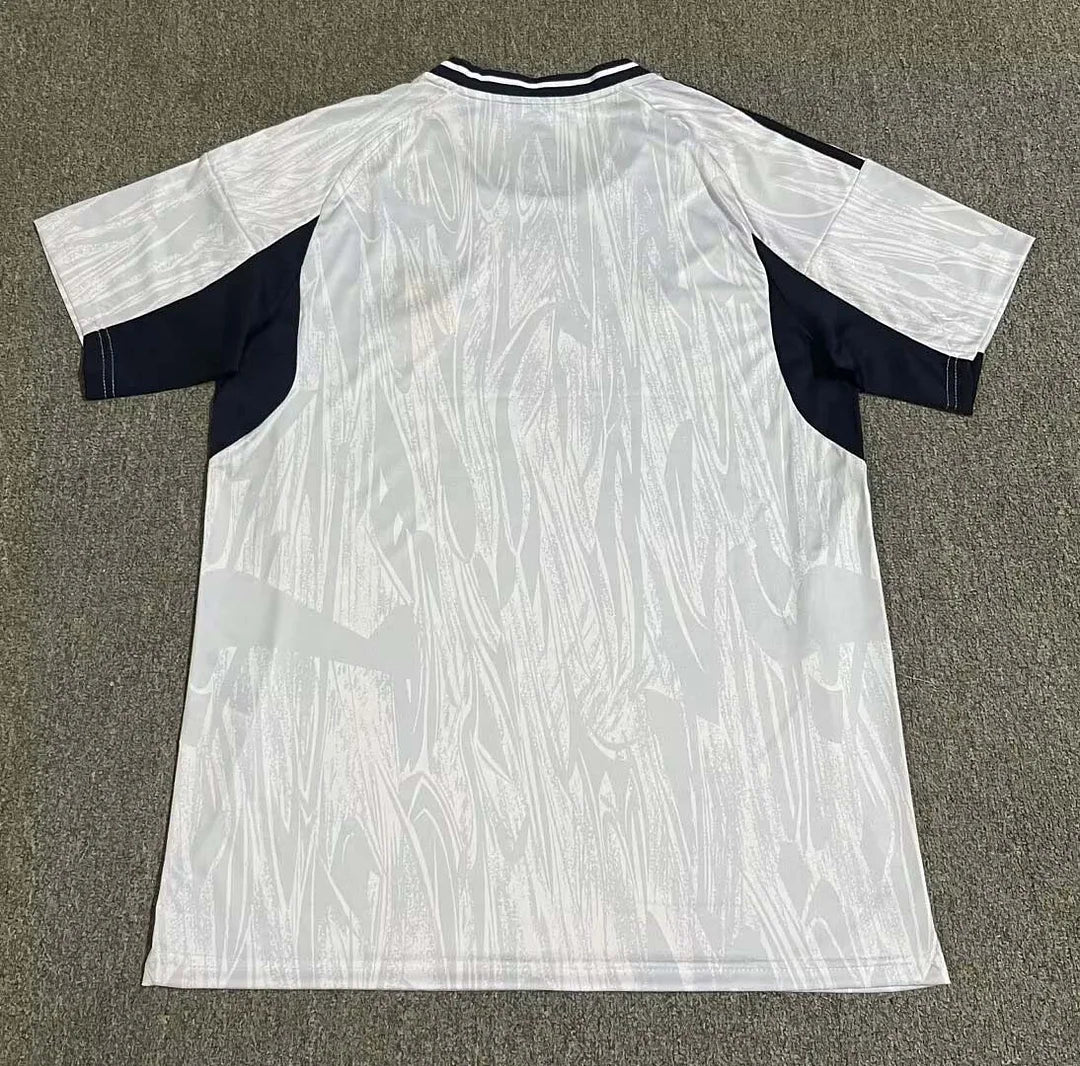 Maglia da calcio bianca edizione speciale del Real Madrid 2025/2026