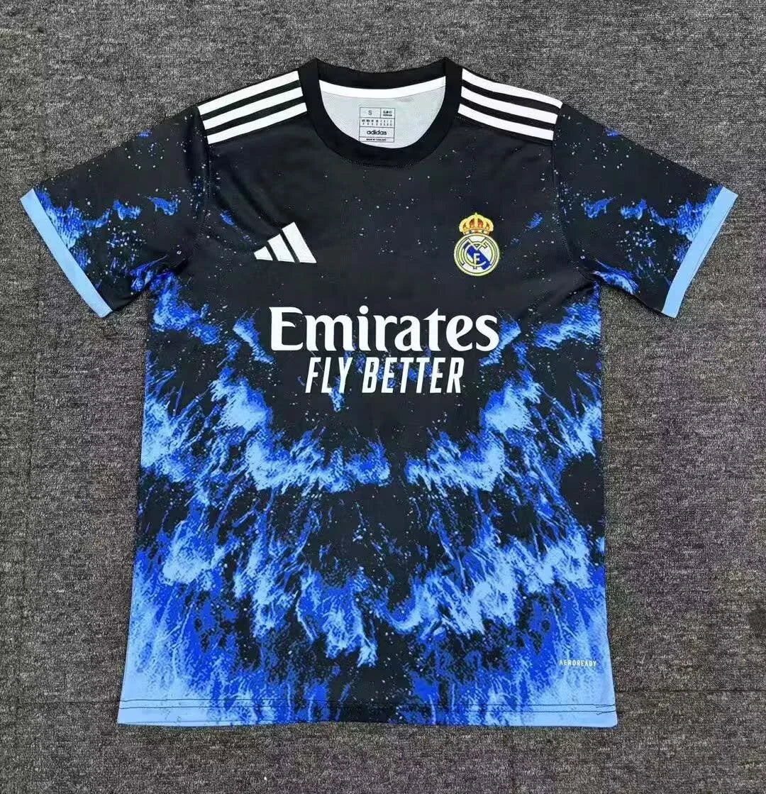 Maglia da calcio nera e blu edizione speciale del Real Madrid 2025/2026