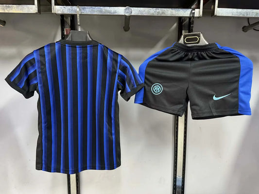 Maglia e pantaloncino da calcio Internazionale Milan Home 2025/2026, per bambini