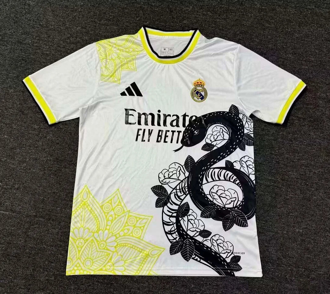 Maglia da calcio edizione speciale serpente nero del Real Madrid 2024/2025