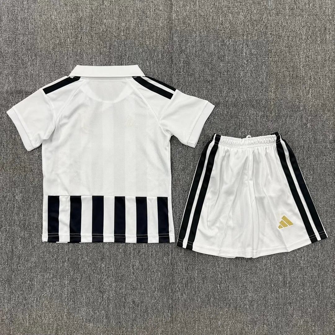 Maglia e pantaloncino da calcio casalinga Juventus 2026/2027, per bambini