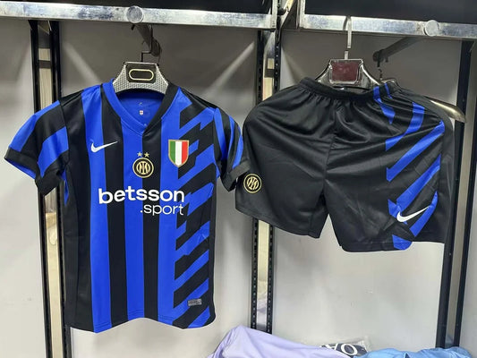 Maglia e pantaloncino da calcio Internazionale Milan Home 2024/2025, per bambini