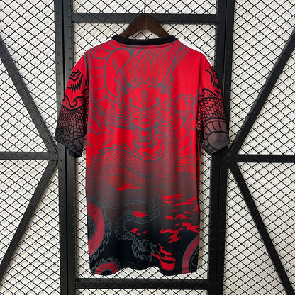 Maglia da calcio rossa e nera del Real Madrid edizione speciale 2024/2025