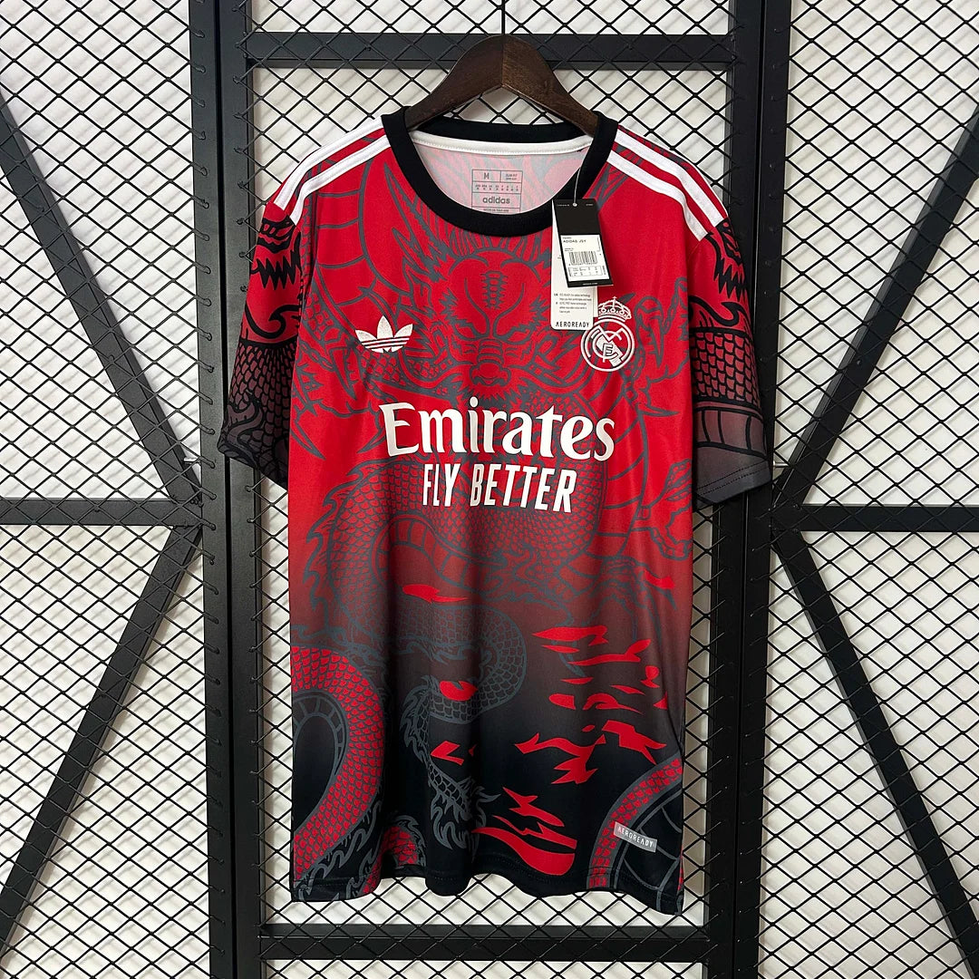 Maglia da calcio rossa e nera del Real Madrid edizione speciale 2024/2025