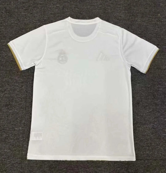 Maglia da calcio dorata edizione speciale del Real Madrid 2025/2026